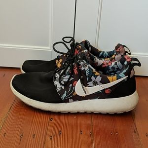 Nike Women's 8.5 Roche Run Flower Print